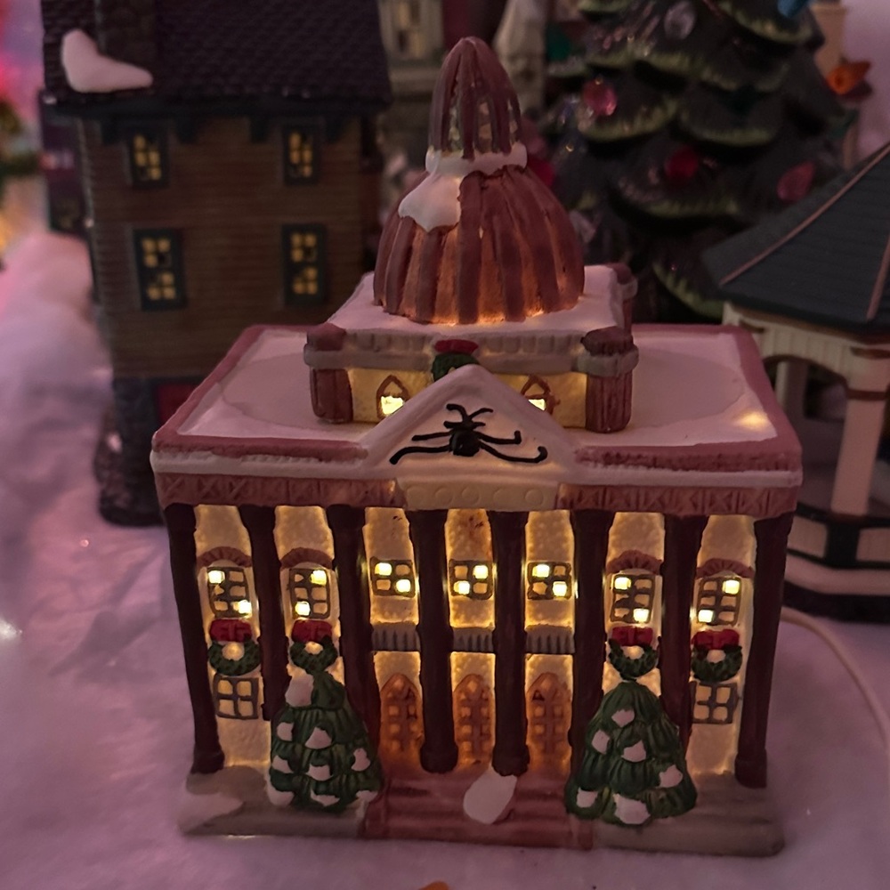 Christmas Holiday Snow Village Vintage House Ceramic includes wire No Box